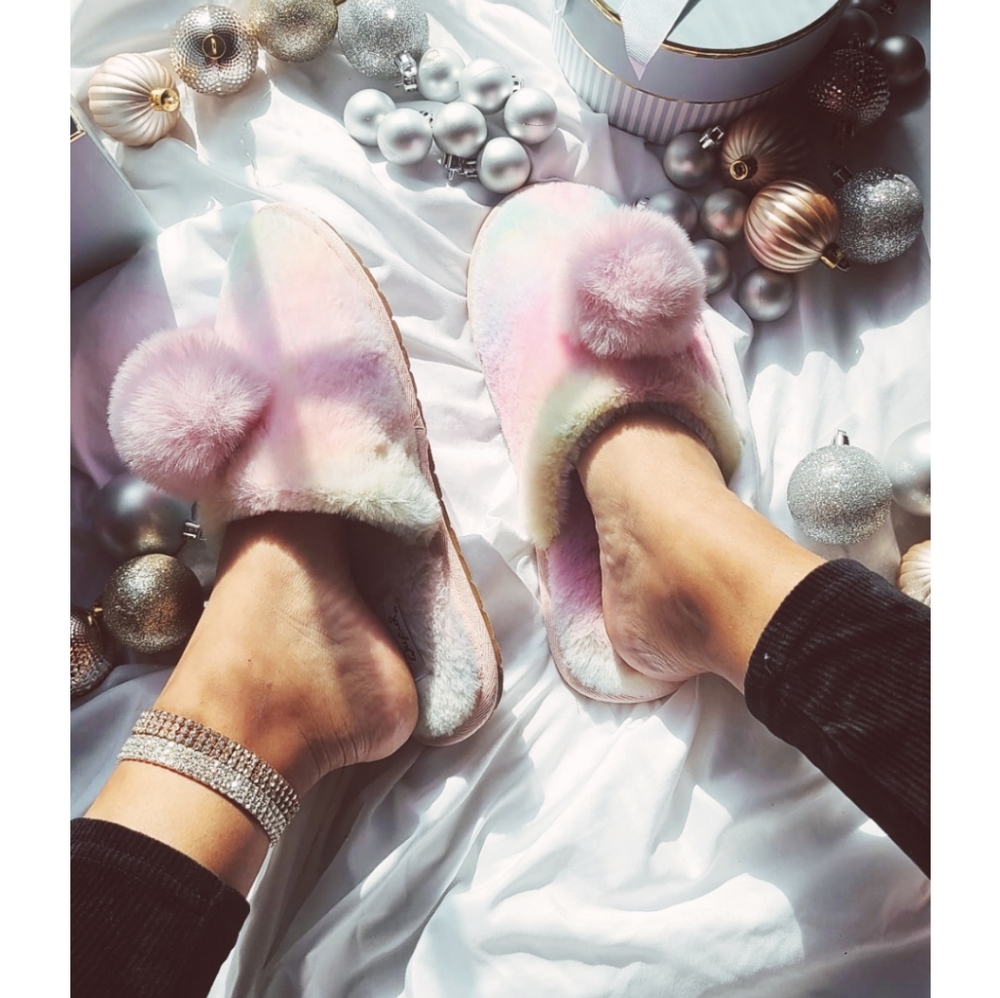 🆕️Holiday Collection// Tie dye fur slippers - Picture 2 of 3